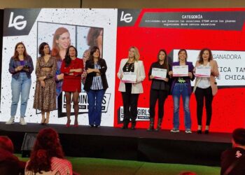 Entrega del galardón / CRA LOS LLANOS