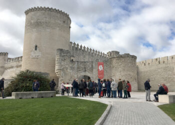 Foto de archivo. Turistas en el Castillo de Cuéllar / E.A.