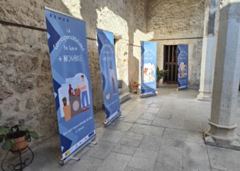 Conjunto de roll-ups de la exposición itinerante.