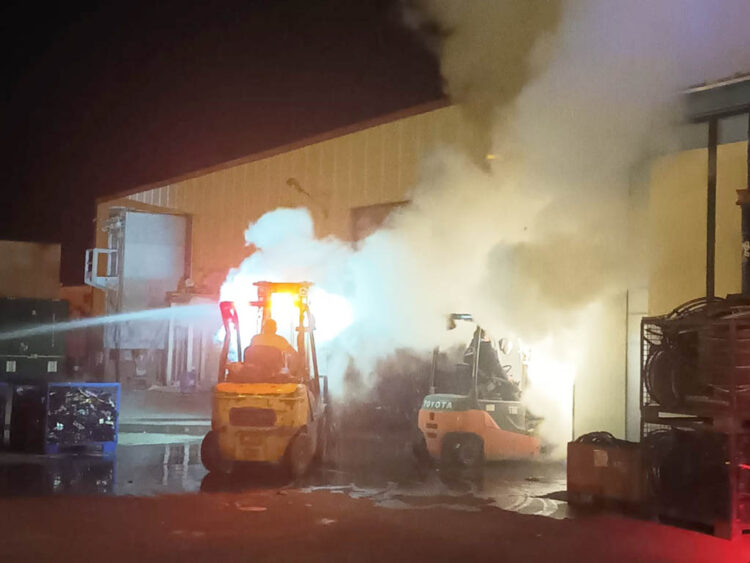 Incendio en una nave del polígono de Hontoria. / POLICÍA LOCAL SEGOVIA