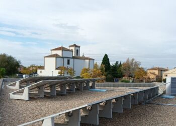 Reciente colocación de placas fotovoltaicas.