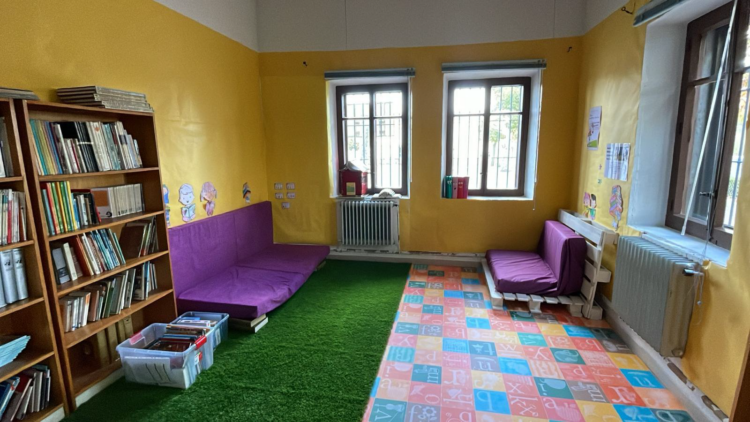 El colegio de ‘San Miguel’ de Fuentepelayo, perteneciente al CRA ‘Las Cañadas’, mejora sus infraestructuras 1 Vista de las instalaciones del ‘rncón violeta’ / AYTO. DE FUENTEPELAYO