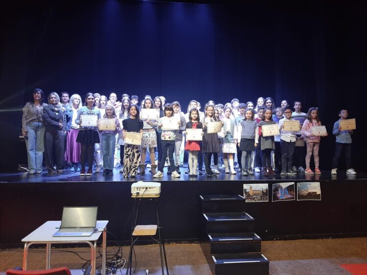 Acto de entrega de las becas / AYTO. SAN CRISTÓBAL DE SEGOVIA