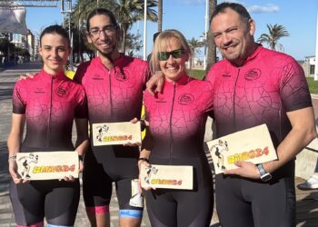 Los deportistas del club segoviano durante la cita. /CD. SEGOVIA PATINA