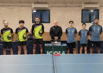Los jugadores del Seghos posan antes del partido ante el TM Rivas celebrado en el Centro Cultural de Espirdo./CD. SEGHOS