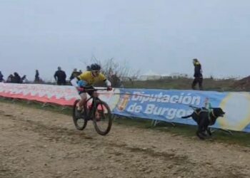 David Revenga durante su participación en la prueba./ TRIATLÓN IMD SEGOVIA