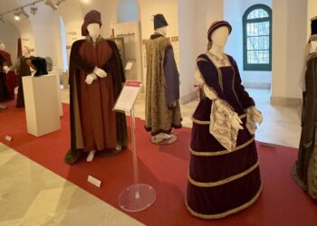 Pasarela de la moda en tiempos de Isabel.