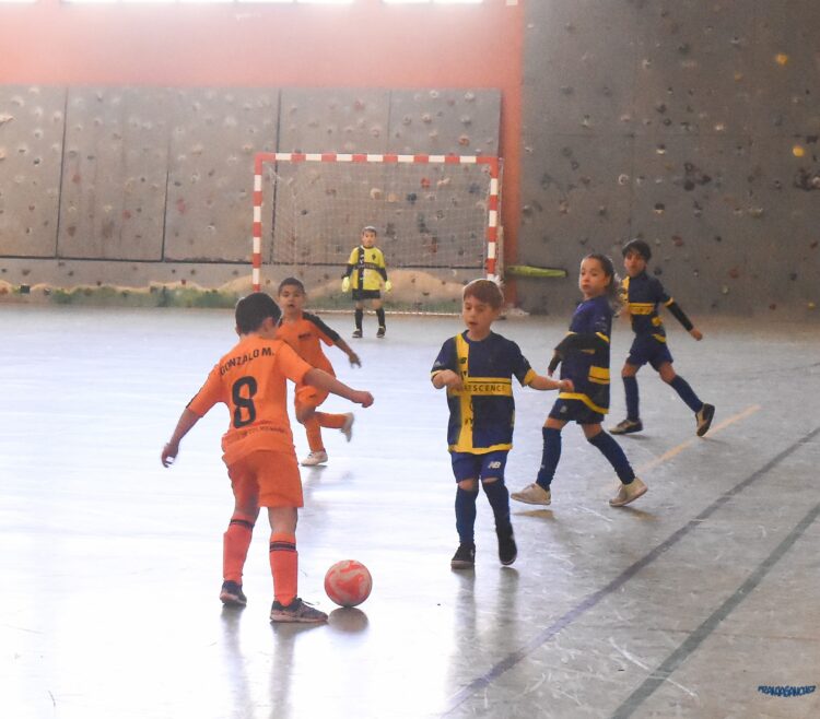Uno de los encuentros disputado en el polideportivo San Luis. / FRANCISCO SÁNCHEZ