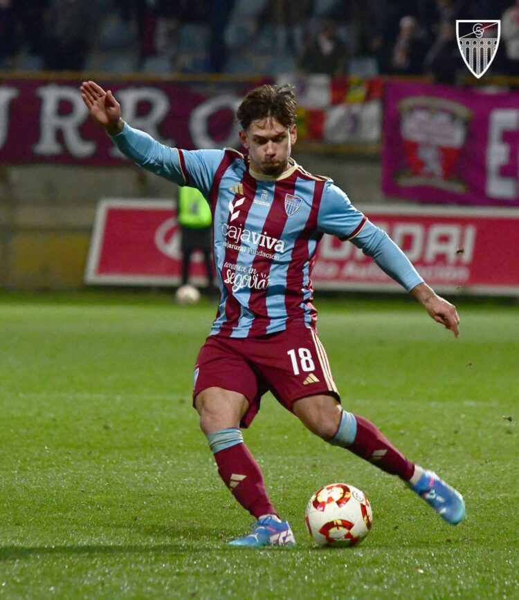 Gabriel Palmero se marcha a un club de Segunda 1 Gabriel, durante el encuentro ante la Cultural Leonesa. / JUAN MARTÍN-G. SEGOVIANA