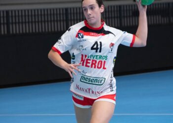 Jimena Rubio, durante un partido con su equipo cadete./ BM NAVA