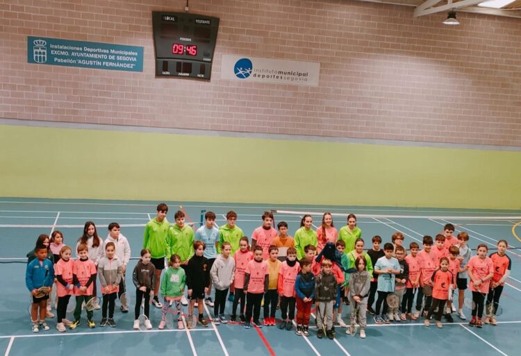 Foto de familia de los participantes en el torneo. / INNOPORC ERESMA