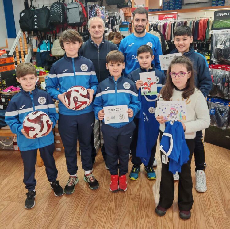 Los premiados en el Concurso de Postales Navideñas./ CD CUÉLLAR