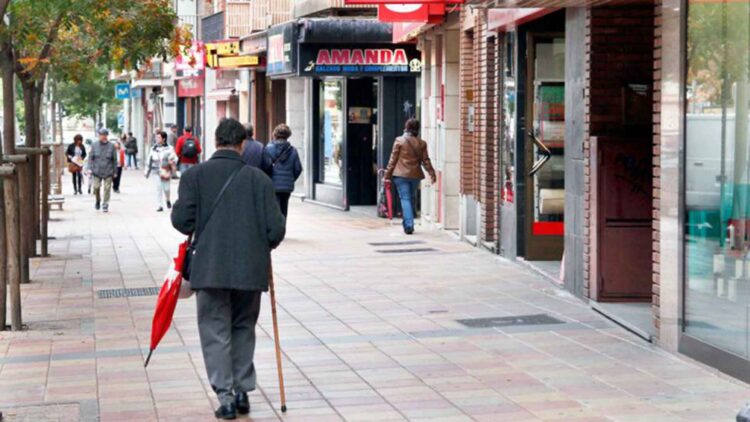 Calle comercial José Zorrilla en Segovia. / E.A.