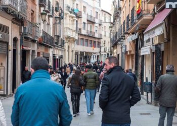 La calle Real, una de las zonas más habituales de paseo en el centro de Segovia. / E.A.