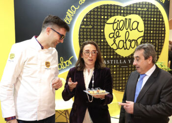 La consejera de Agricultura, Ganadería y Desarrollo Rural, María González Corral, visita Madrid Fusión. / ICAL - JUAN LÁZARO