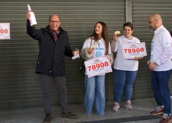 Uno de los agraciados con el primer premio del Sorteo de El Niño./ ICAL