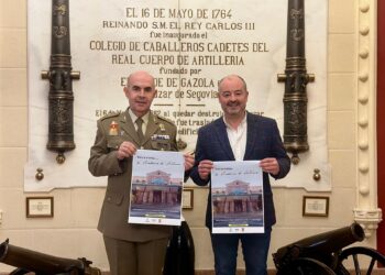 El Teniente coronel Luis Miguel Torres Sanz, y el concejal de Educación, Sergio Calleja. / EL ADELANTADO