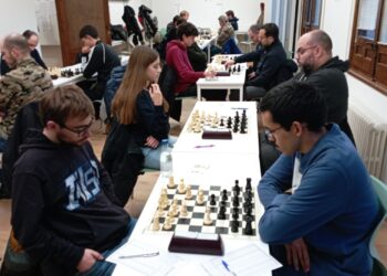 Duelo entre Juan Calvo (a la derecha con negras) y Sebastián Armesto (a la izquierda con blancas).