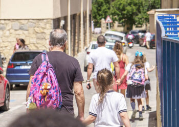 Entrada al CEIP ‘Fray Juan de la Cruz’. / KAMARERO