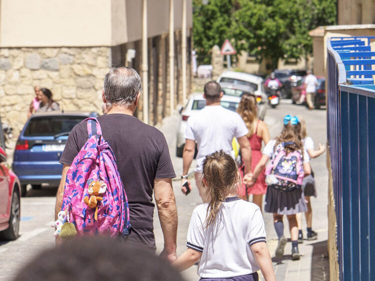 Entrada al CEIP ‘Fray Juan de la Cruz’. / KAMARERO