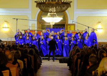 El Coro Góspel Good News realizó una actuación muy enérgica en la Academia de Artillería (FOTO: BEATRIZ SERRANO POLO)
