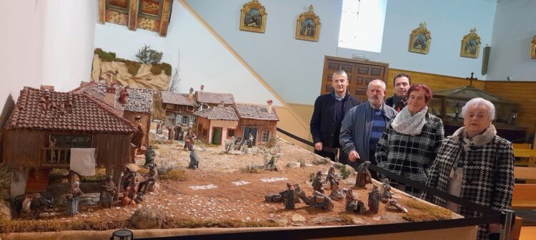 El Belén monumental y sus principales responsables.