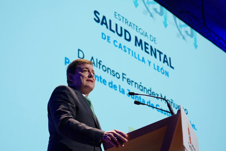 Castilla y León acercará los psicólogos clínicos al medio rural y creará unidades hospitalarias 1 Alfonso Fernández Mañueco presenta la Estrategia de Salud Mental de Castilla y León. / Miriam Chacón