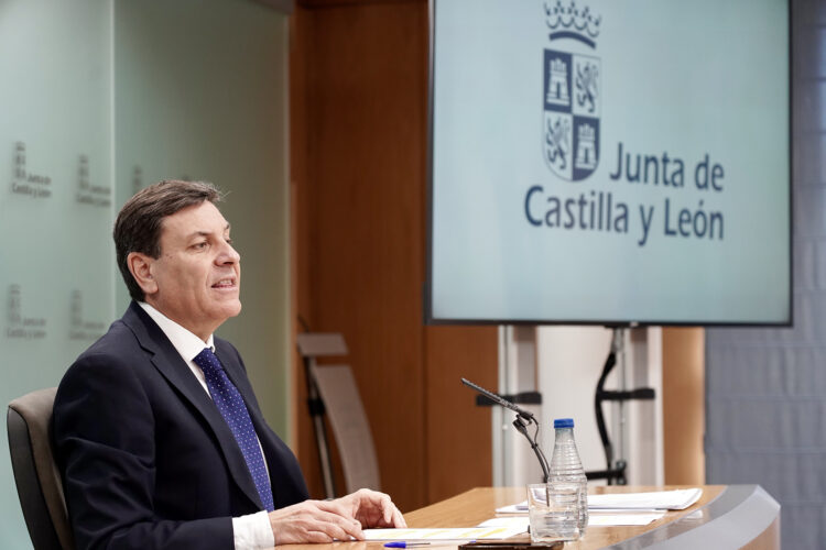 Carlos Fernández Carriedo explicó en rueda de prensa los detalles del plan aprobado en el Consejo de Gobierno. / Eduardo Margareto