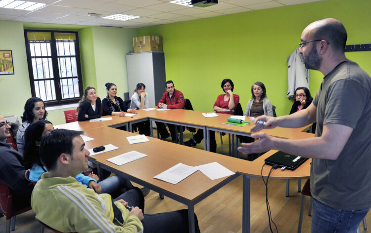 Los interesados pueden dirigirse al Servicio Público de Empleo de Castilla y León para informarse, o consultar la webempleo.jcyl.es. / Kamarero