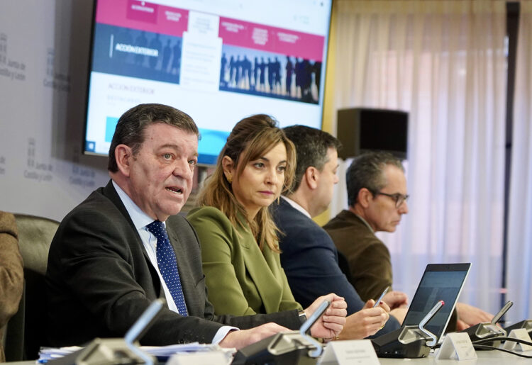 La Junta lanza su nuevo Portal de Acción Exterior 1 El Consejero de la Presidencia presenta el nuevo portal de la Junta. / Leticia Pérez