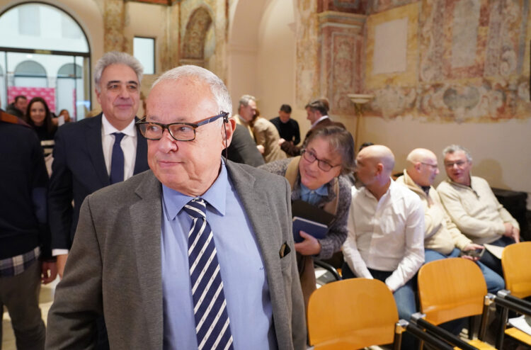 Treinta y cuatro proyectos reciben 5 millones en ayudas para la gestión de bienes del patrimonio cultural 1 Gonzalo Santonja participa en la jornada informativa sobre gestión de bienes del patrimonio cultural. / Miriam Chacón