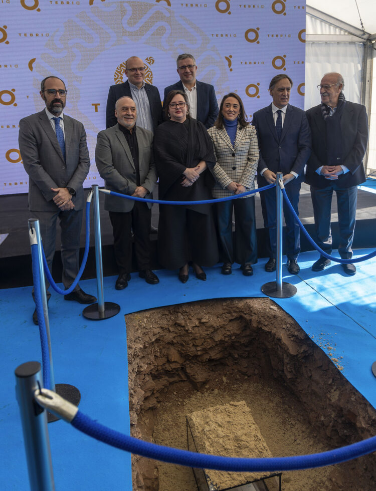 La Consejera de Agricultura asiste al acto de colocación de la primera piedra de Tebrio. / Susana Martín