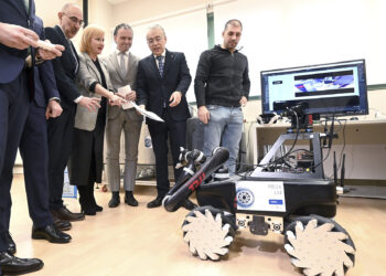 La consejera de Industria, Leticia García, inaugura los laboratorios del proyecto POLEA LAB. / Ricardo Ordóñez