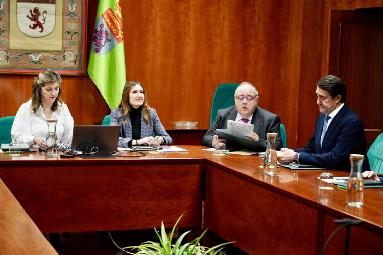 Junta y Universidad de León avanzan en la implantación del Grado de Medicina 1 Los consejeros de Educación, Sanidad y Medio Ambiente se reúnen con la rectora de la ULE, Nuria González.