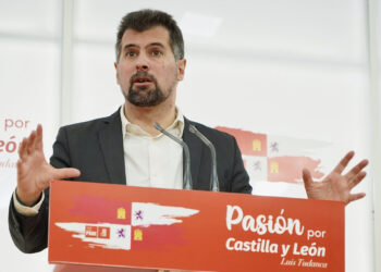 Luis Tudanca anuncia en rueda de prensa que no se presentará a la reelección como Secretario General del PSOE de Castilla y León. / Leticia Pérez