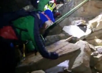 Los equipos de rescate llegaron hasta donde se encontraba la mujer sobre las 23:30 debido a la climatología adversa.