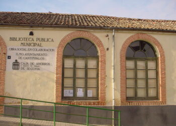 Biblioteca municipal de Cantimpalos / E.A.