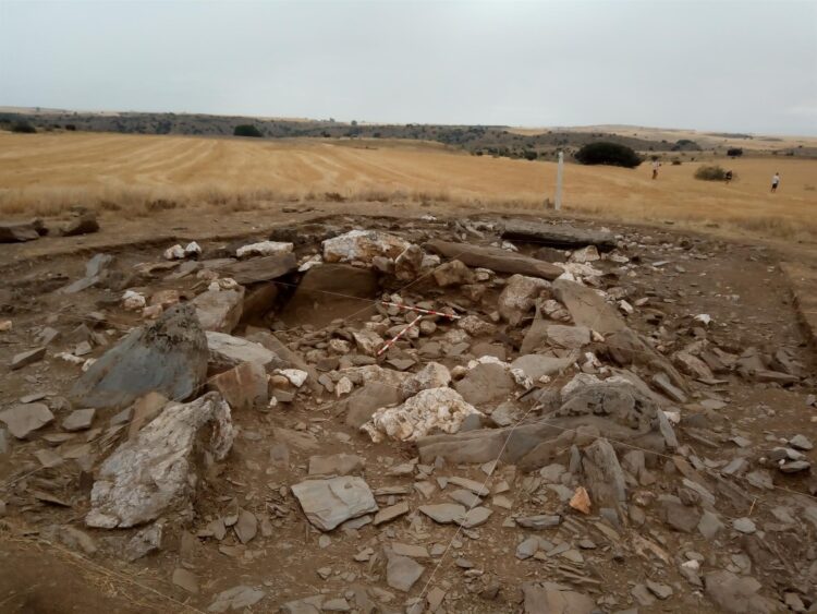 Una ‘vidriera prehistórica’ en el dolmen de Santa Inés 1 Lugar de excavación en el dolmen de Santa Inés.