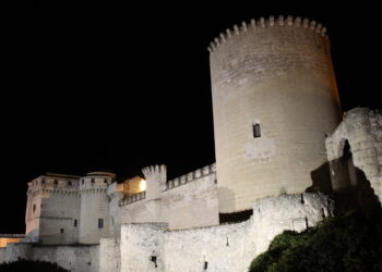 Vista nocturna del Castillo de Cuéllar / E.A.