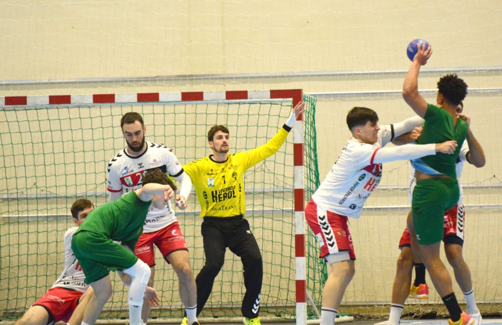 El Balonmano Nava asienta el trabajo