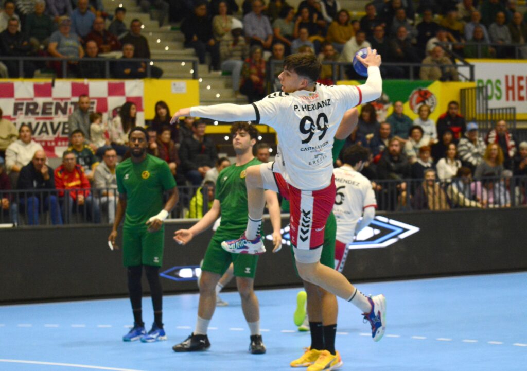 El Balonmano Nava asienta el trabajo