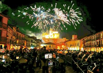 Fotografía de la pasada edición de la Leyenda a su paso por Turégano.