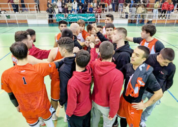 La plantilla del Dibaq CD.Base tras un encuentro disputado en el pabellón María Martín./DIBAQ CD. BASE