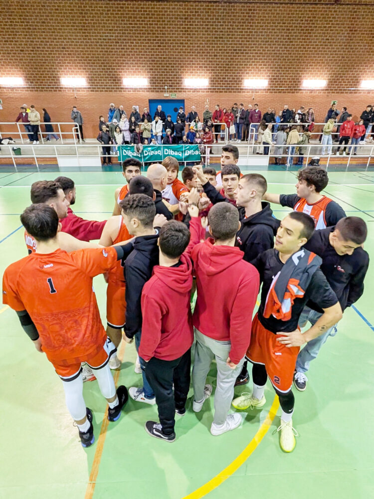 El Dibaq CD Base regresa a la senda de la victoria 1 La plantilla del Dibaq CD.Base tras un encuentro disputado en el pabellón María Martín./DIBAQ CD. BASE