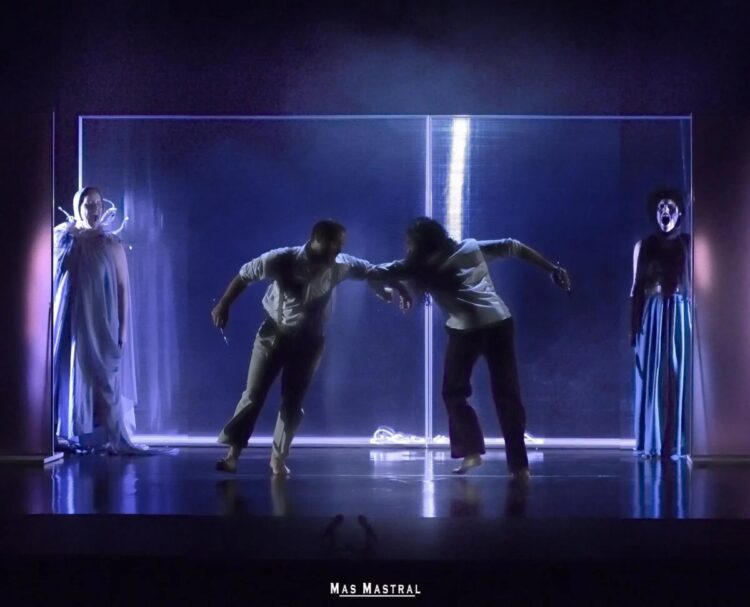 La puesta en escena de Bodas de sangre actualiza la obra de Lorca.