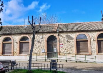 Edificio de la biblioteca pública municipal de Cantimpalos / LOURDES MATARRANZ