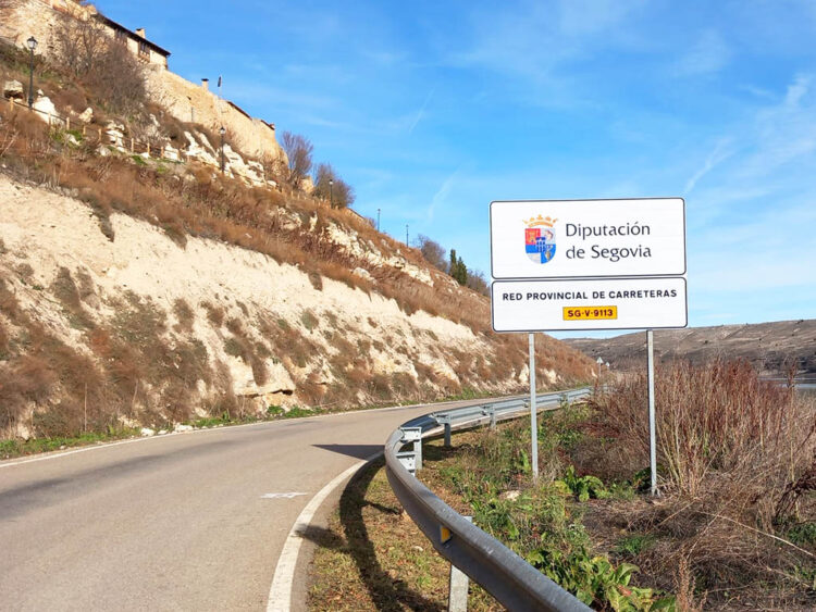 Renovación de señalética en la carretera SG-V-9113. / DIPUTACIÓN DE SEGOVIA
