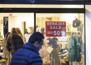 Comercio de Segovia, durante el periodo de rebajas. / KAMARERO