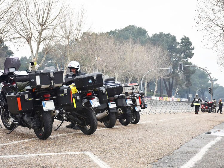 Llegada de las primeras motos a 'La Leyenda' de Cantalejo. / A.M.