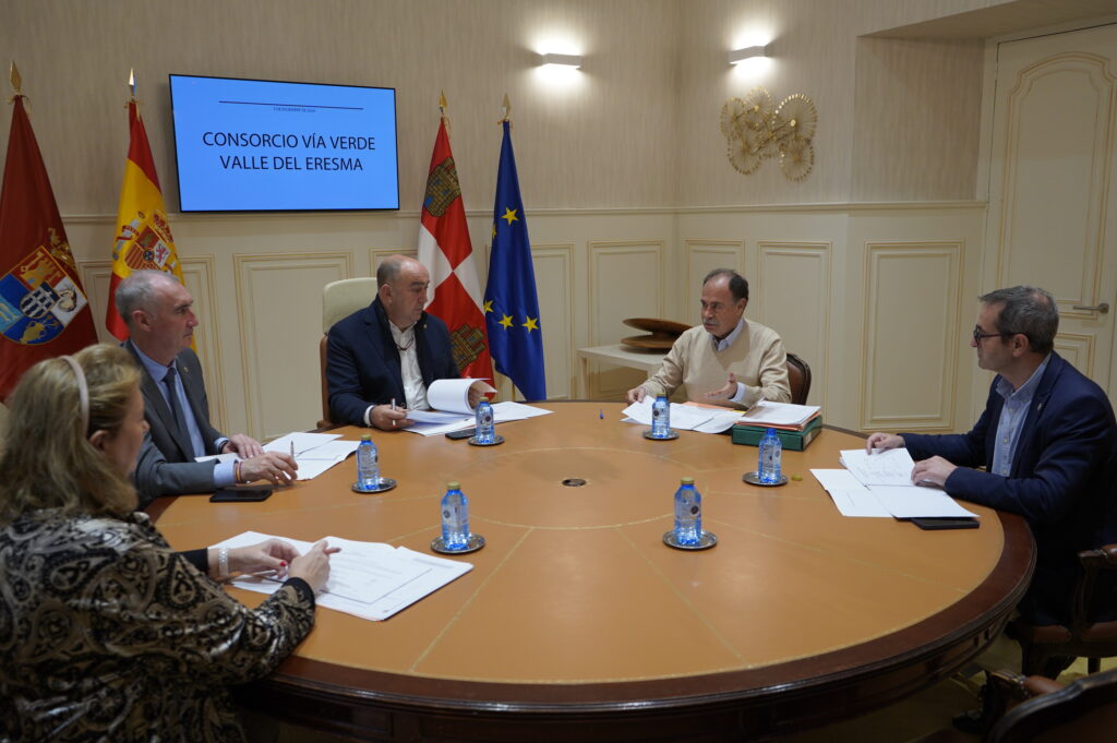 Momento de la Asamblea celebrada por el Consorcio de la Vía Verde Valle del Eresma / Diputación
